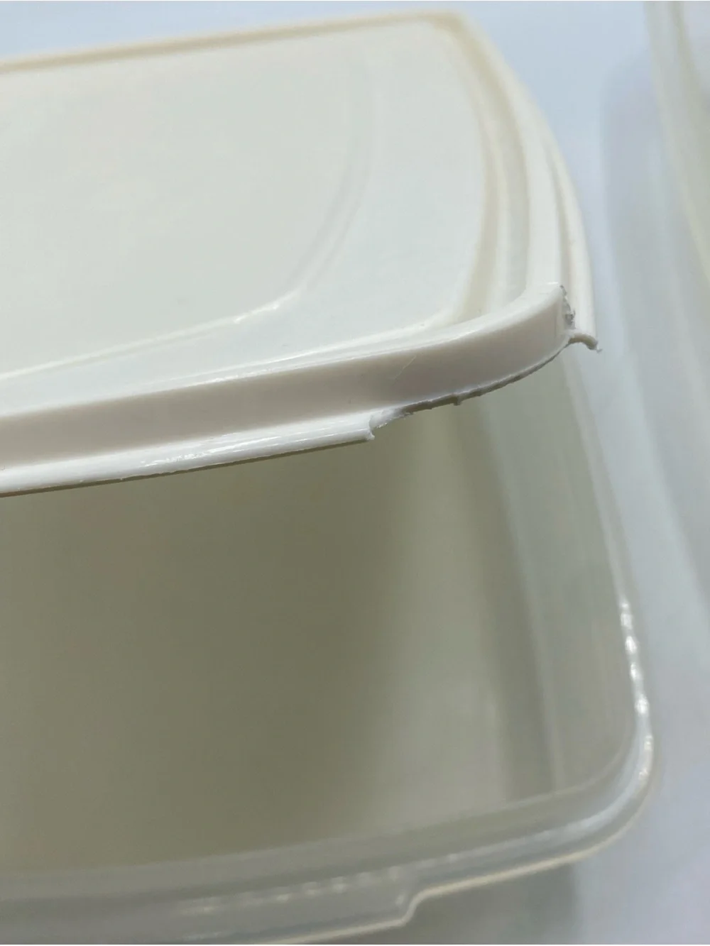 2 Vintage Rubbermaid Servin Saver #7 Rectangle 17 Cup 0006 Sheer & 1 Almond Lid
